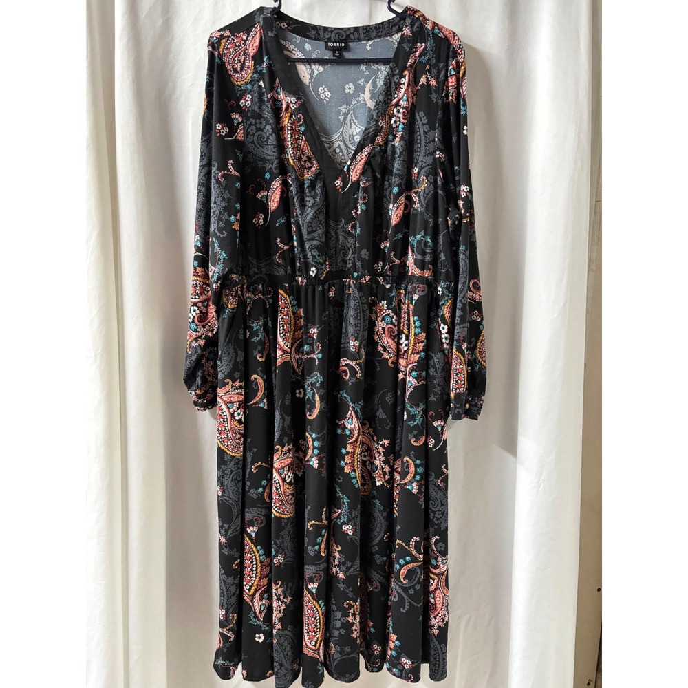 Torrid Plus Size 3 Black Paisley Floral‎ V-Neck Long Sleeve Midi Dress